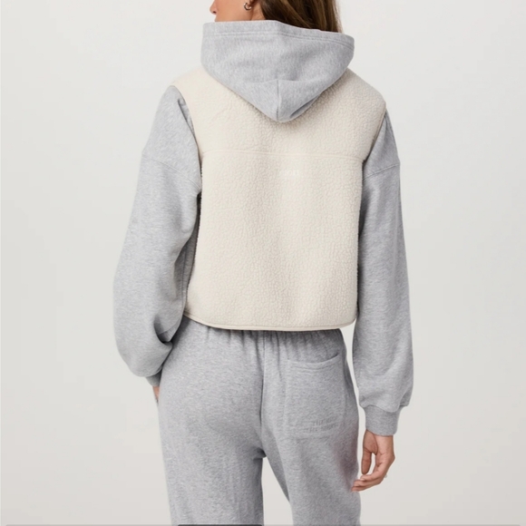 Vuori - (Bone) Fleece Cropped Vest Size Large - Picture 8 of 10